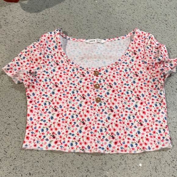 Bundle 7 year old crop tops - Picture 2 of 8